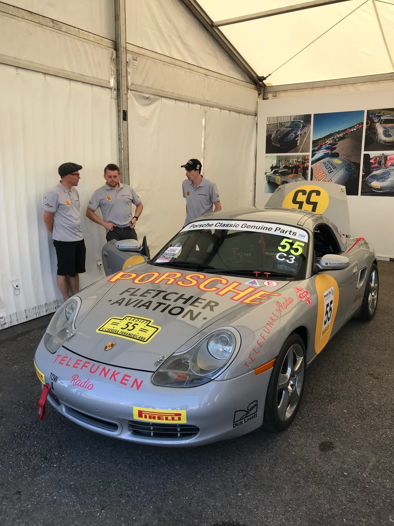 PORSCHE RESTORACING TEAMS BATTLE FOR HONOURS AT BRANDS HATCH PORSCHE RESTORACING TEAMS BATTLE FOR HONOURS AT BRANDS HATCH