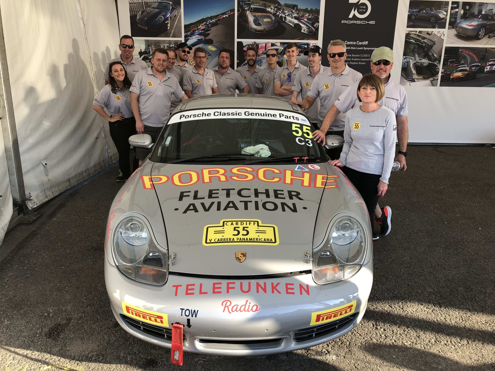 PORSCHE RESTORACING TEAMS BATTLE FOR HONOURS AT BRANDS HATCH PORSCHE RESTORACING TEAMS BATTLE FOR HONOURS AT BRANDS HATCH