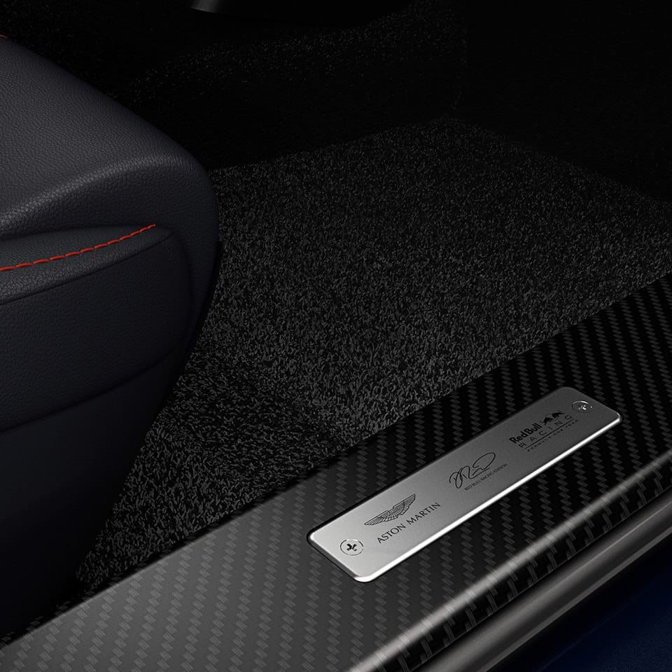 Aston Martin unleashes V8 and V12 Vantage S Red Bull Racing Edition Aston Martin unleashes V8 and V12 Vantage S Red Bull Racing Edition