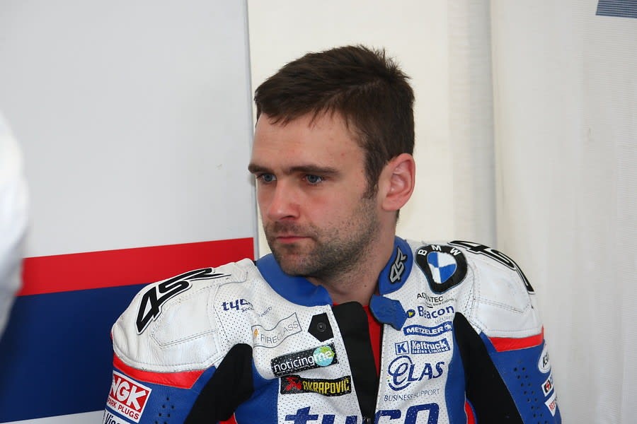 LAUREL BANK CRASH ENDS DUNLOP’S ISLE OF MAN TT LAUREL BANK CRASH ENDS DUNLOP’S ISLE OF MAN TT