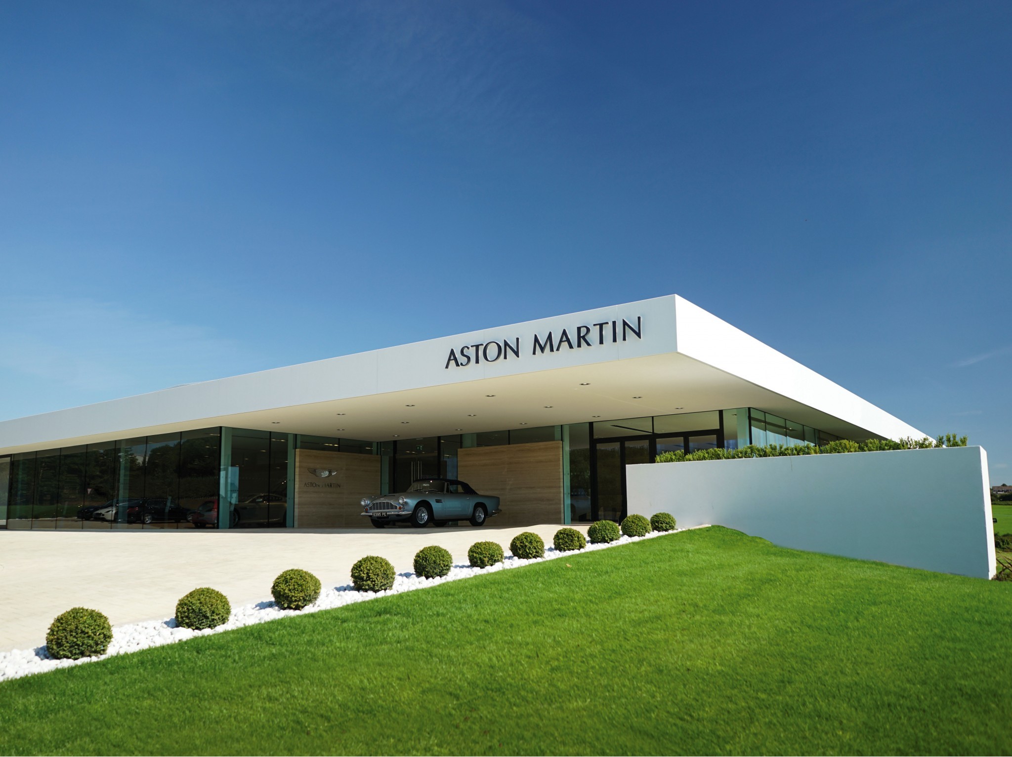 What to look for when buying a used Aston Martin? What to look for when buying a used Aston Martin?
