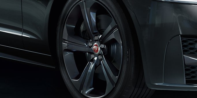 Jaguar Black Edition: Show Your Darker Side Jaguar Black Edition: Show Your Darker Side