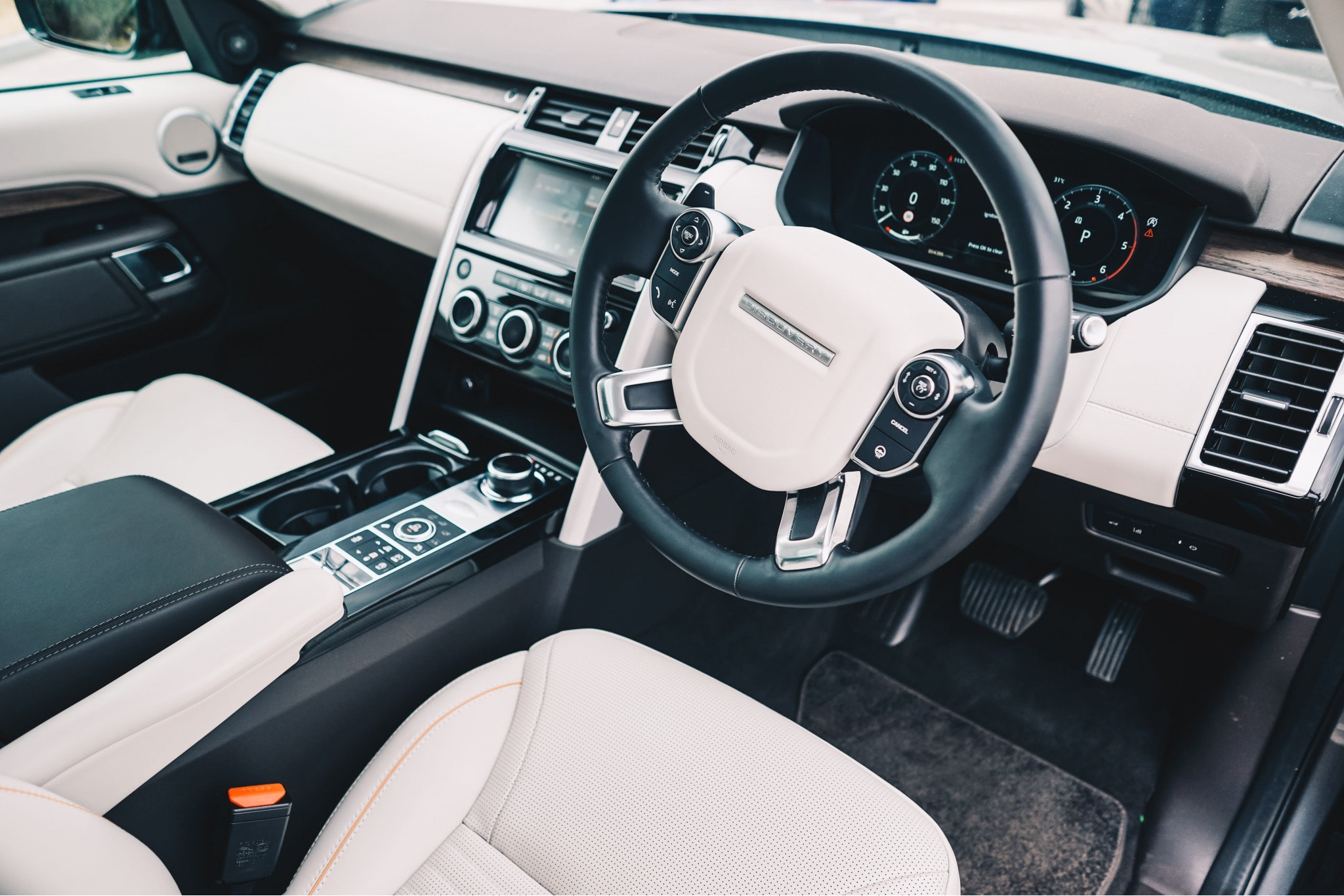 What Makes The Latest Land Rover Discovery So Much Better? What Makes The Latest Land Rover Discovery So Much Better?