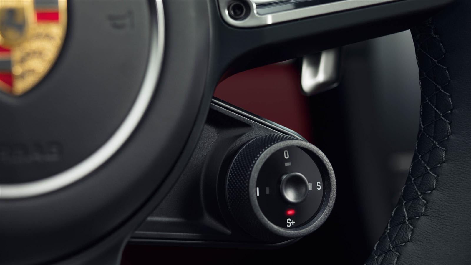 Aston Martin DB11 vs. Porsche 911 Turbo S Aston Martin DB11 vs. Porsche 911 Turbo S