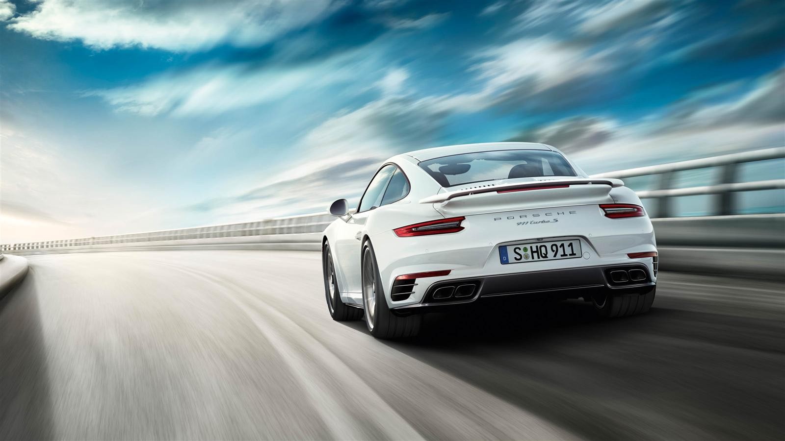 Aston Martin DB11 vs. Porsche 911 Turbo S Aston Martin DB11 vs. Porsche 911 Turbo S