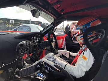 Porshce centre swindon restoracing4