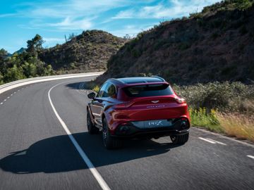 Aston martin dbx lifestyle 1
