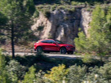 Aston martin dbx lifestyle 3