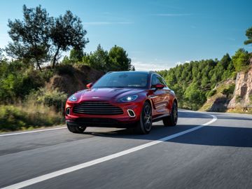 Aston martin dbx lifestyle 4