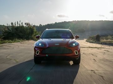 Aston martin dbx lifestyle 7