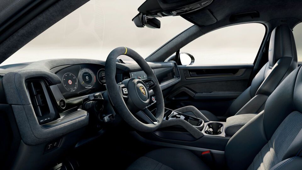 2019 Porsche Cayenne Coupé Panoramic fixed glass roof