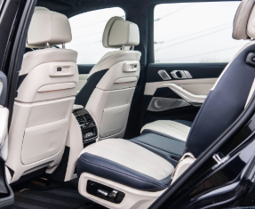 BMW X7 M50d and M50i Image 1