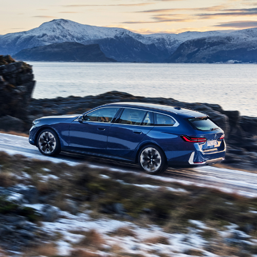 BMW 5 Series Touring Image 2