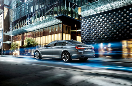 BMW 7 Series iPerformance Saloon Image 2