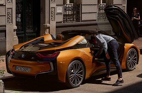 BMW i8 Roadster Image 2