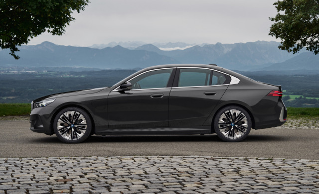 New BMW 5 Series iPerformance Saloon